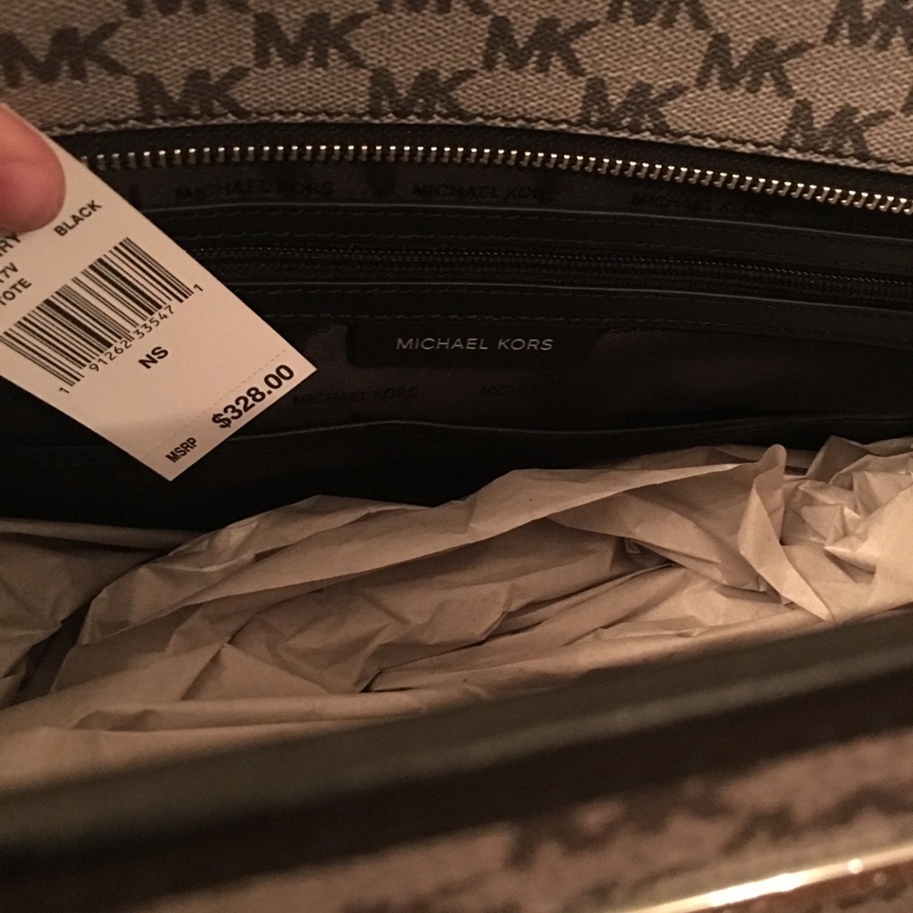 NWT Michael Kors Large Emry Tote - Picture 5 of 8
